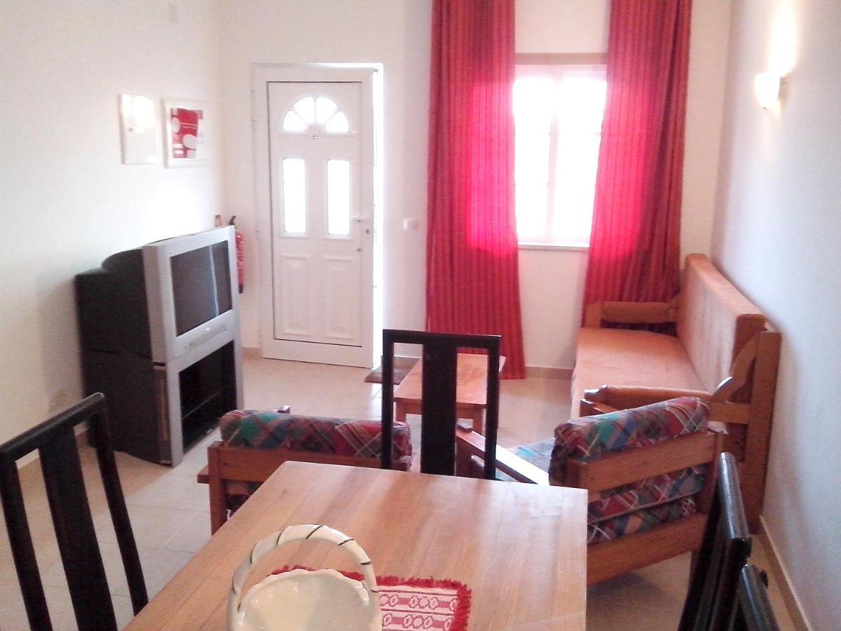 Apartment Seaside Oasis: 2-bedroom With Pool And Wi-fi Albufeira