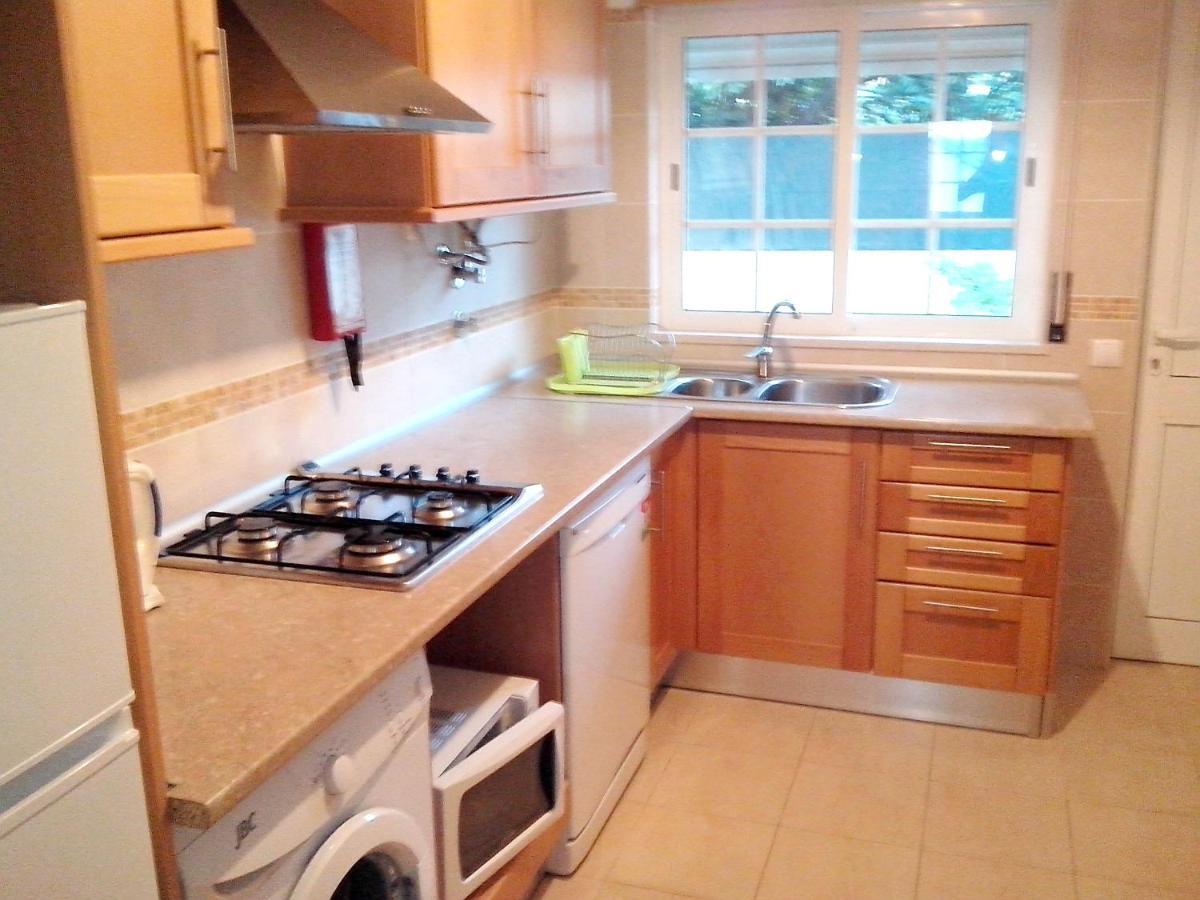 Seaside Oasis: 2-bedroom With Pool And Wi-fi Apartment Albufeira