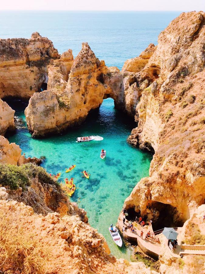 Seaside Oasis: 2-bedroom With Pool And Wi-fi Apartment Albufeira